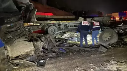Elazığ’da 3 tır çarpıştı: 1 ölü