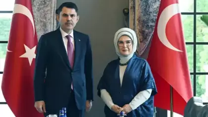 Emine Erdoğan, Bakan Kurum ile görüştü