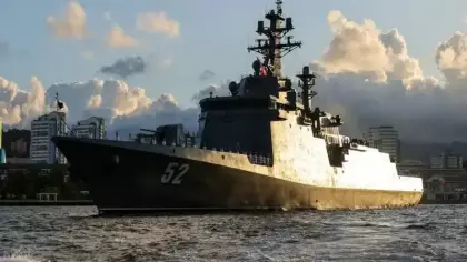 En büyük, en ağır silahlı ve en gelişmişi! Kuzey Kore'nin dev savaş gemisi filoya katıldı!