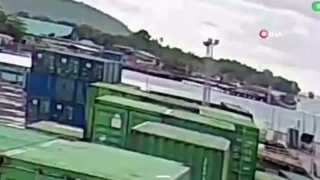 Endonezya’da II. Dünya Savaşı’ndan kalma mühimmatın patlaması sonrası 5 kişi hayatını kaybetti