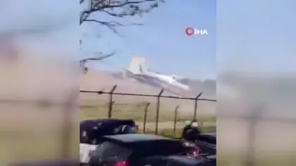 Endonezya'da Sukhoi savaş uçağı pistten çıktı