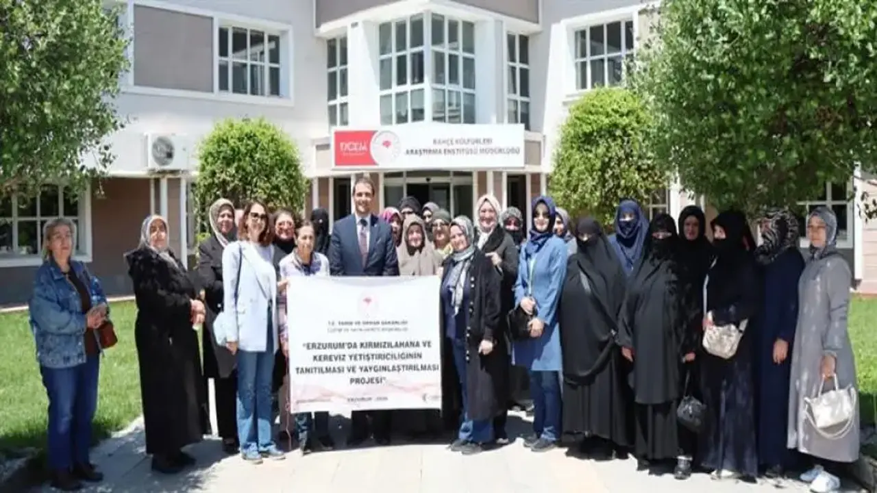 Erzurumlu kadın çiftçilerden Erzincan’a çıkarma