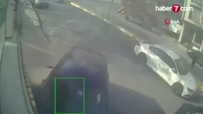 Esenyurt'ta bir cadde, kazaları ile sürücülerin korkulu rüyası oldu