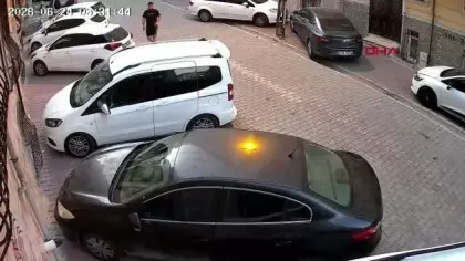 Esenyurt'ta evinin önünde uğradığı silahlı saldırıda hayatını kaybetti; cinayet anı kamerada