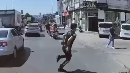 Esenyurt'ta film gibi kovalamaca! Şüpheli durmayınca polis ateş açtı