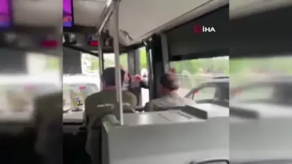 Esenyurt'ta İETT şoförü ile sürücü arasında yol verme kavgası yaşandı...