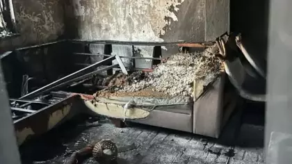 Eski eşi ve 2 kızının yaşadığı evi benzin dolu şişeyle ateşe verdi
