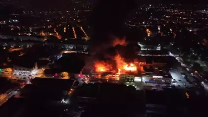 Eskişehir’de korkutan yangın! Yapı malzemeleri satan iş yeri alevlere teslim
