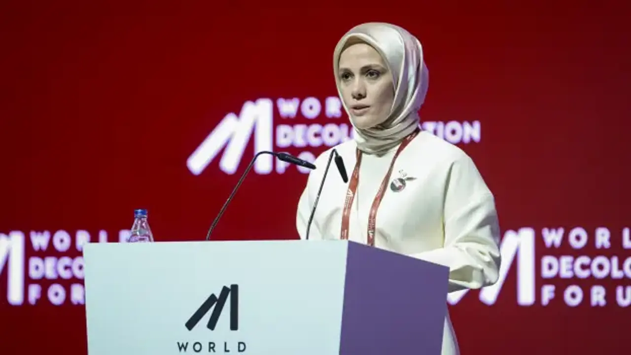 Esra Albayrak: Batı, kendisini ele geçiren efendilik kompleksinden arınmalı