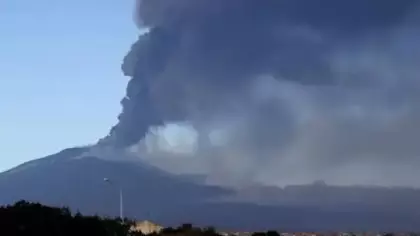 Etna patladı, havalimanı kilitlendi!