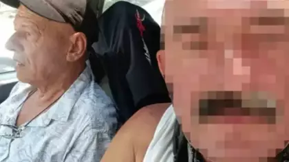 Ev arkadaşını kafasını çekiçle ezerek öldürdü