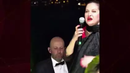 Ezan'a gösterilen saygıdan rahatsız olan sözde şarkıcı skandal sözler sarfetti