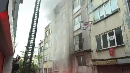 Fatih’te 5 katlı iş hanında yangın: 1 yaralı