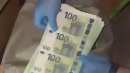 Fatih’te operasyon! Deste deste ele geçirildi
