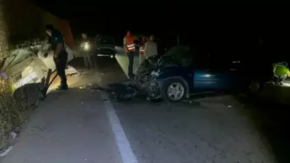 Feci kaza: iki otomobil kafa kafaya çarpıştı: Anne ve kızı öldü, 2'si jandarma 5 yaralı