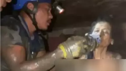 Felaketten 11 gün sonra çamur dolu enkazda sağ bulundu