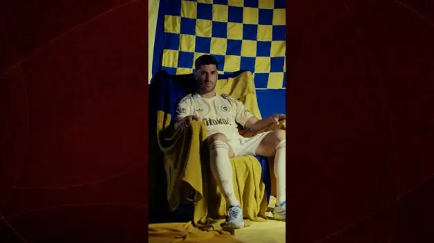 Fenerbahçe'nin yeni sezon formaları efsanelerden yapıldı vurgusuyla çıktı