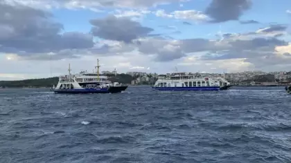 Feribot seferlerine fırtına engeli