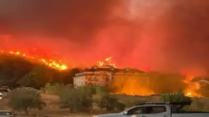 Fethiye'de orman yangını: Alevler evlere yaklaştı