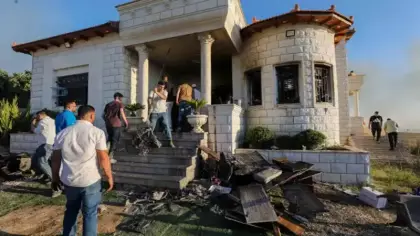 Filistin topraklarını gasbeden İsrailliler Nablus'ta bir evi ateşe verdi