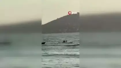 Fırtına dubayı kopardı üzerindekiler açık denize sürüklendi: Dehşet anları!