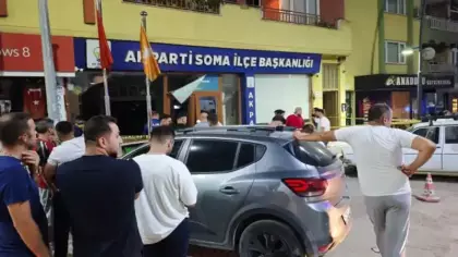 Freni boşalan otomobil AK Parti ilçe binasına daldı!