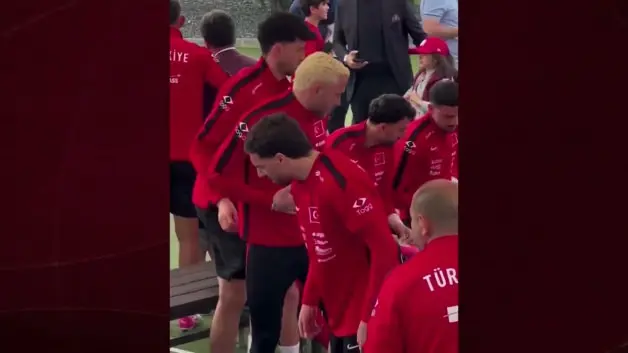 Galatasaraylı Barış Alper Yılmaz milli takım kampındaki yeni imajıyla  dikkat çekti
