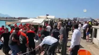 Girne açıklarında alabora olan yolcu gemisindeki yolcuları kurtarma çalışmaları kameralara yansıdı