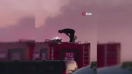Görevi bitirdi vakti kaçırmadı: Önce ateşi söndürdü sonra namaza durdu