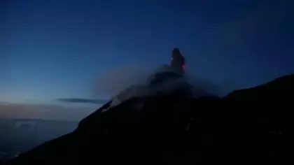 Guatemala'da Fuego Yanardağı canlı yayında patladı