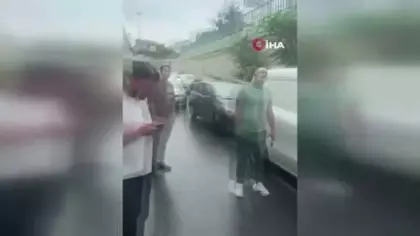 Güngören'de altgeçidi su bastı, uzun araç kuyrukları oluştu