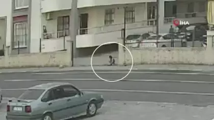 Hatay'da oyun oynayan 4 yaşındaki çocuk, geri manevra yapan otomobilin altında kaldı