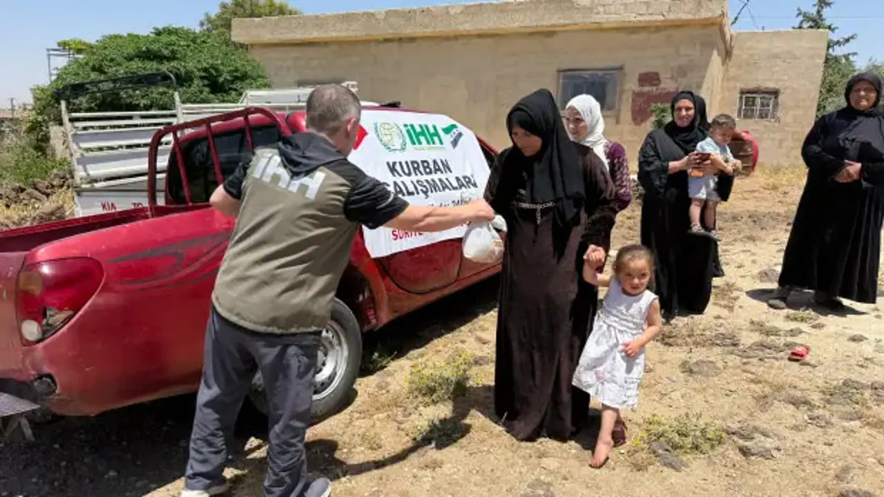 HH'dan Suriye'de binlerce savaş mağduruna Kurban Bayramı yardımı
