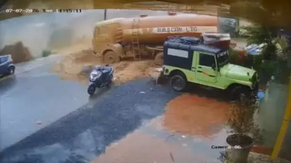 Hindistan’da heyelan tankeri ve insanları sürükledi: 5 ölü, 9 yaralı