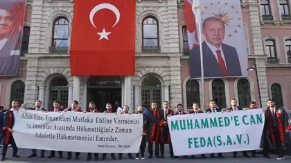 Hukuk fakültesi mezunlarından adalet ayetiyle anlamlı mezuniyet programı