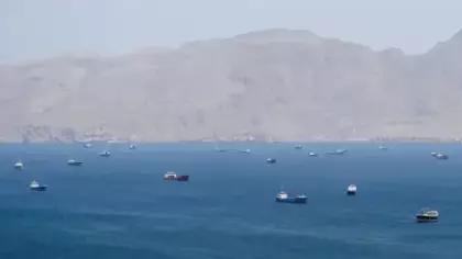 Hürmüz'de 6 gemiye ateş açıldı