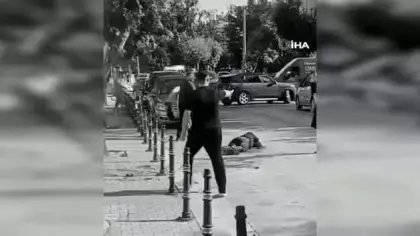 Husumetlisini bıçaklayan cani kimsenin yaklaşmasına izin vermedi!