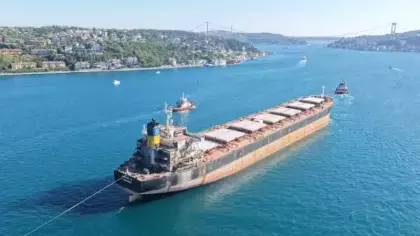 İHA saldırısına uğrayan gemi İstanbul Boğazı'ndan geçti