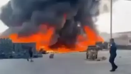 İki çocuk oyun oynarken sebze halini yaktı!