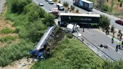 İki tır kafa kafaya çarpıştı: 1 ölü, 1 yaralı!