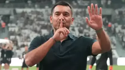 İmzalar atıldı! Van Bronckhorst şampiyon olduğu takıma geri döndü