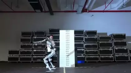 İnsansı robot Superman hızı ve sıçrama yeteneğiyle dünya rekorlarını geride bıraktı
