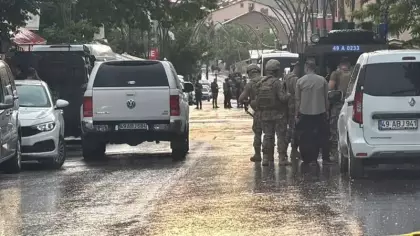 İşitme engelli kardeşini vurup 1 polisi yaralayan şahsı özel harekat etkisiz hale getirdi
