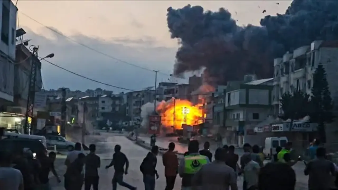İsrail bir kasabadaki sivil araçları hedef aldı! Ölüler var