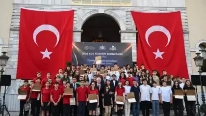 İstanbul Valiliğinden LGS'de Türkiye birincisi olan öğrenciler için ödül töreni