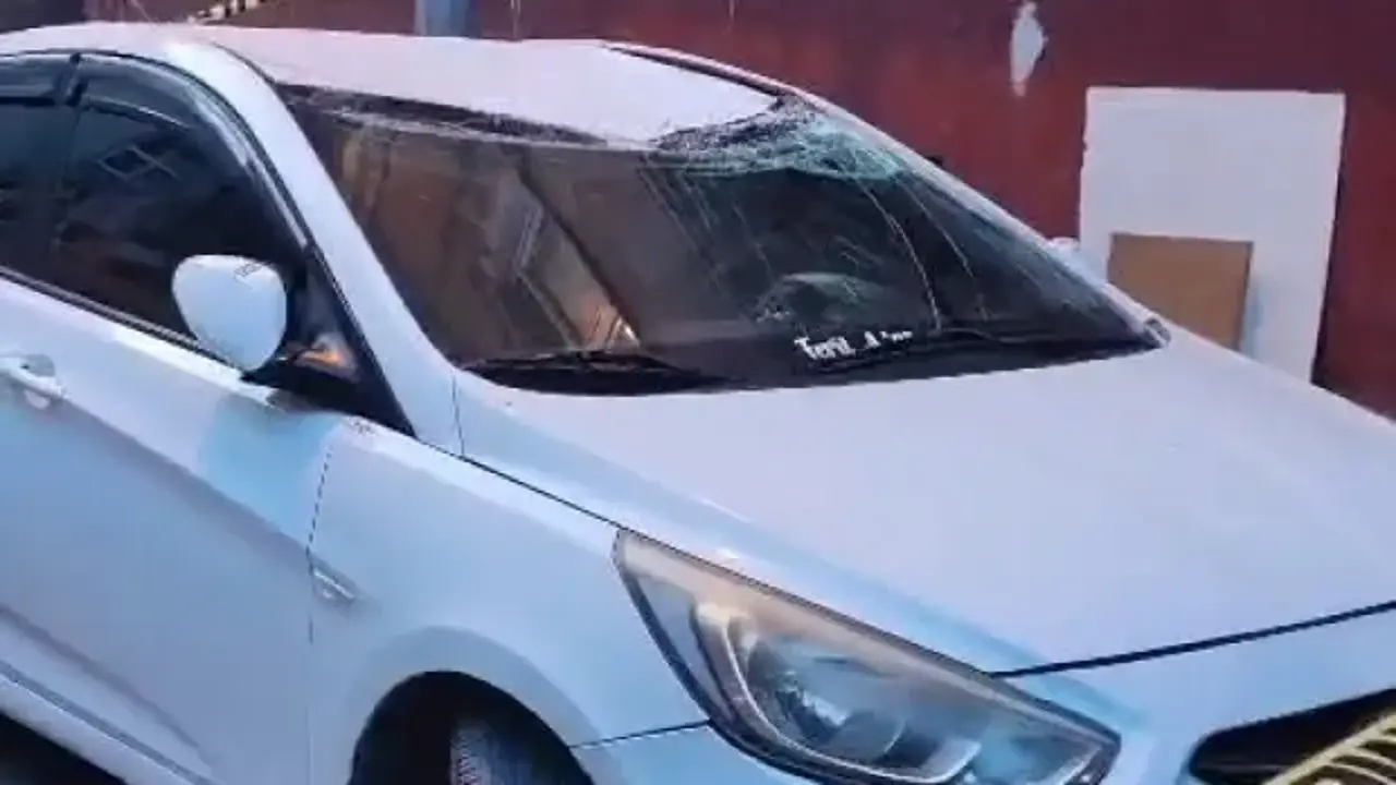 İstanbul'da 5'inci kattan otomobilin üzerine düşen kişi öldü