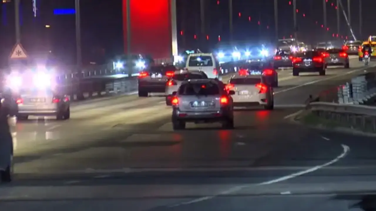 İstanbul'da bayram dönüşü köprülerde trafik yoğunluğu