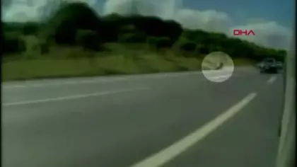İstanbul'da dehşet anı kamerada: Motordan fırlayıp metrelerce sürüklendi!