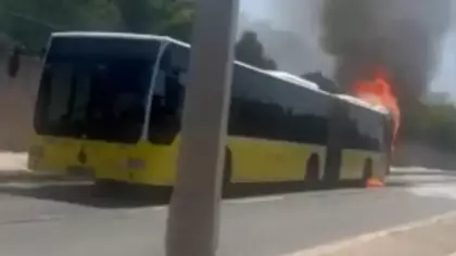 İstanbul'da korku dolu anlar! Seyir halindeki İETT otobüsü bir anda alev aldı!