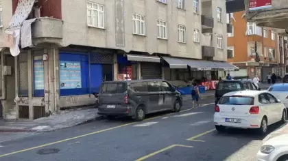İstanbul'da panik anları! İnternet kafeye ateş edip, kaçtılar!